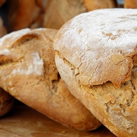 Pain maison cuit dans un four  bois